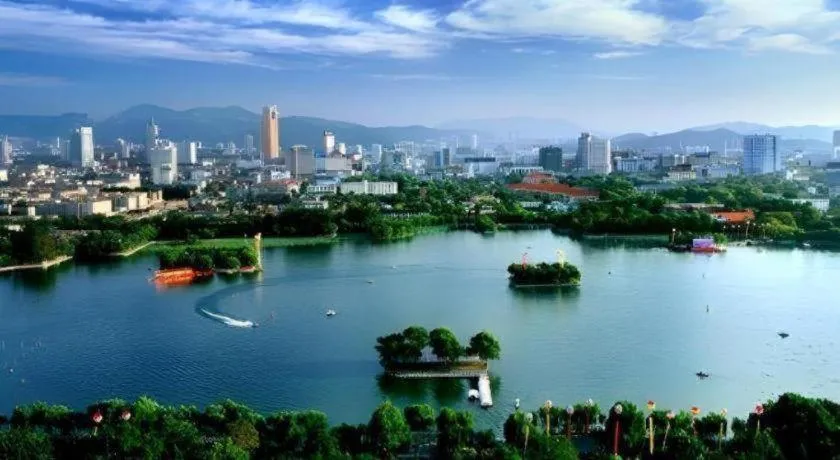 Xana Hotelle Jinan Daminghu North Gate