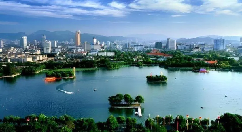 Xana Hotelle Jinan Daminghu North Gate