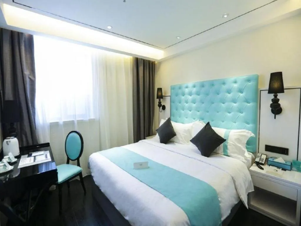 Bed in Xana Lite·Dunhua Railway Station