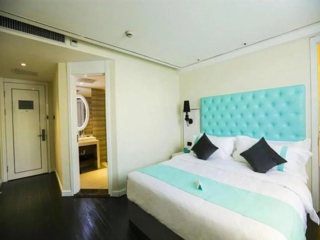 Bed in Xana Lite·Dunhua Railway Station