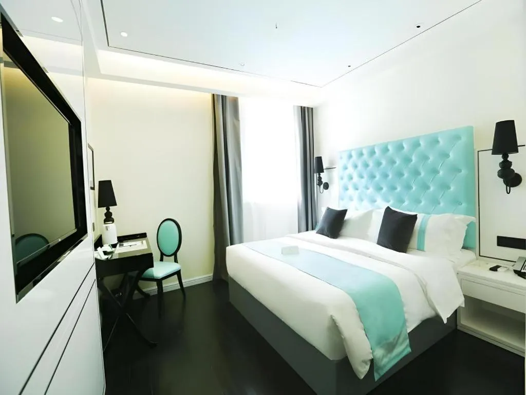 Bed in Xana Lite·Dunhua Railway Station