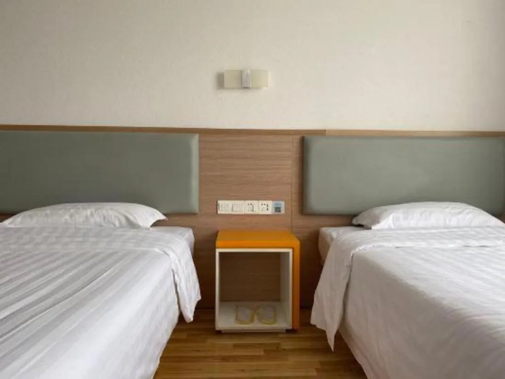 Bed in 7Days Inn Tianjin Airport NO.1 Bridge Branch