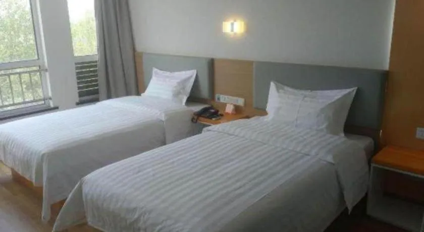 Bed in 7Days Inn Tianjin Airport NO.1 Bridge Branch
