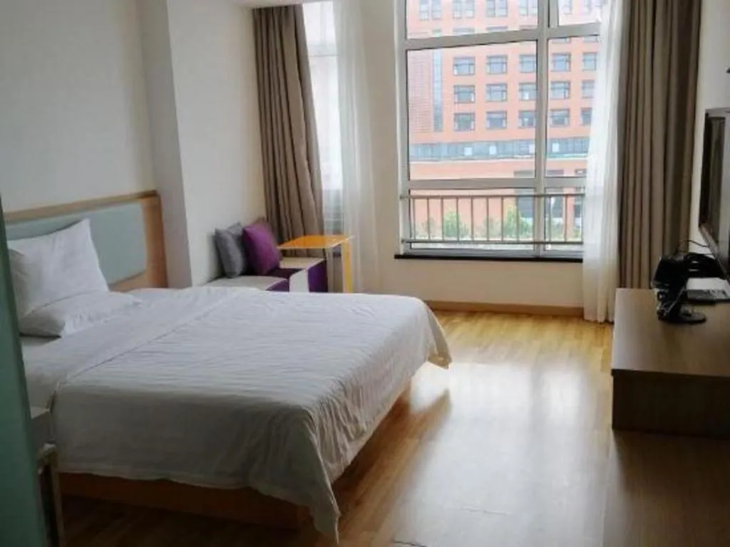 Bed in 7Days Inn Tianjin Airport NO.1 Bridge Branch