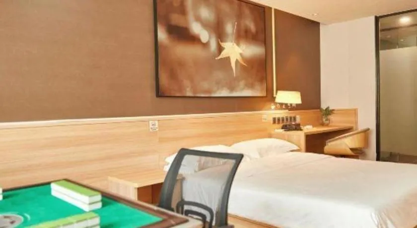 Bed in IU Hotel Chengdu Jianyang Xiongzhou Plaza