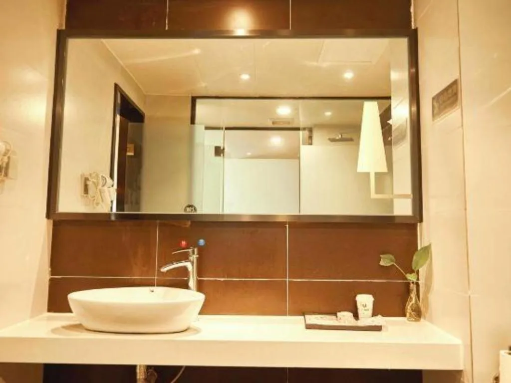 IU Hotel Chengdu Jianyang Xiongzhou Plaza