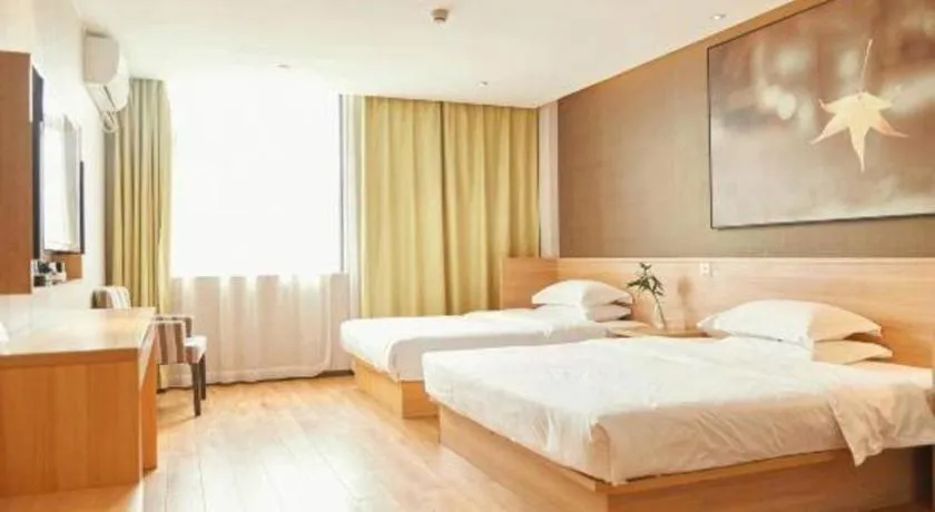 Bed in IU Hotel Chengdu Jianyang Xiongzhou Plaza