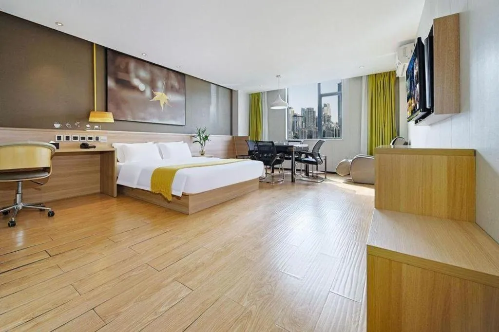 Bed in IU Hotel Chengdu Jianyang Xiongzhou Plaza