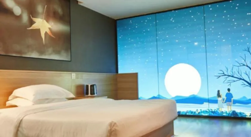 Bed in IU Hotel Chengdu Jianyang Xiongzhou Plaza