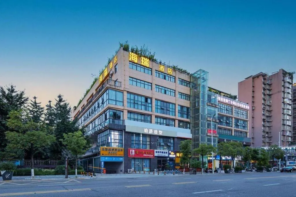 IU Hotel Chengdu Jianyang Xiongzhou Plaza