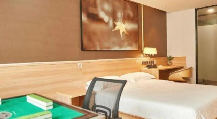 Bed in IU Hotel Chengdu Jianyang Xiongzhou Plaza
