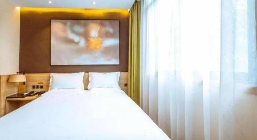 Bed in IU Hotel Chongqing Jiangbei International Airport