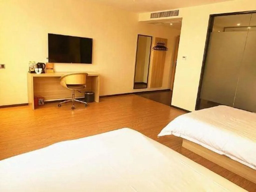 Bed in IU Hotel Chongqing Jiangbei International Airport