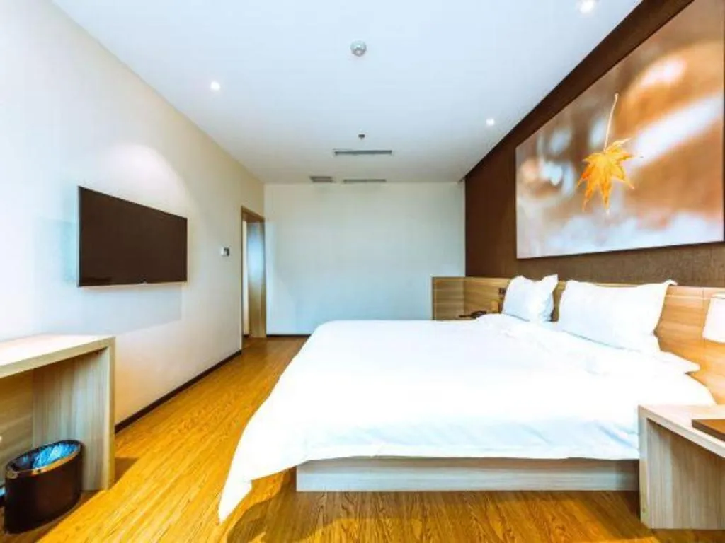 Bed in IU Hotel Chongqing Jiangbei International Airport