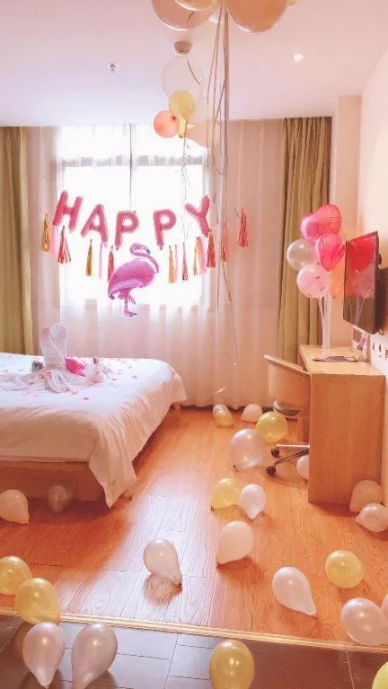 Bed in IU Hotel Chongqing Jiangbei International Airport