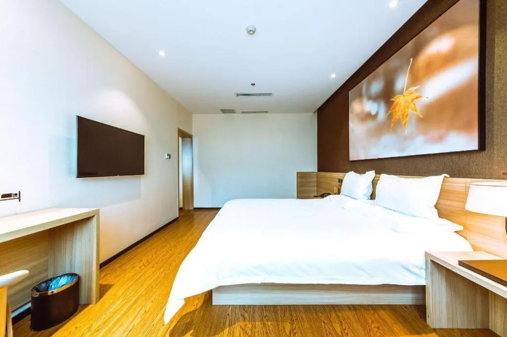 Bed in IU Hotel Chongqing Jiangbei International Airport