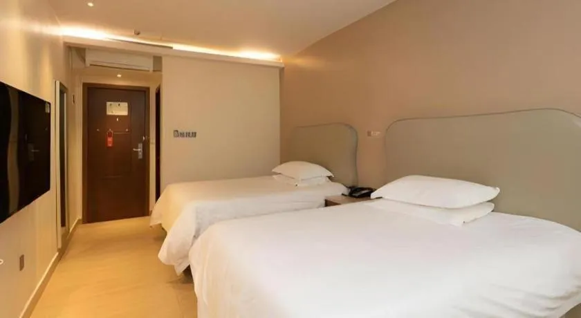 Bed in Leisurely Hotel Shenzhen