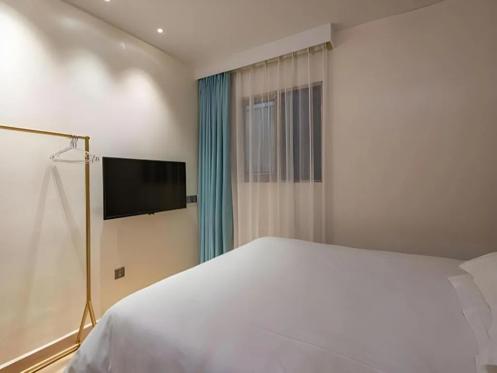 Bed in Leisurely Hotel Shenzhen