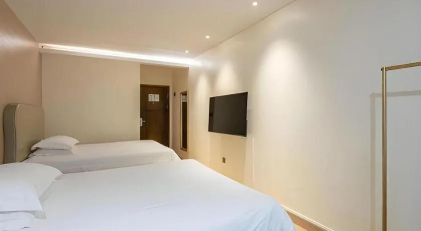 Bed in Leisurely Hotel Shenzhen