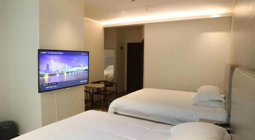 Bed in Leisurely Hotel Shenzhen