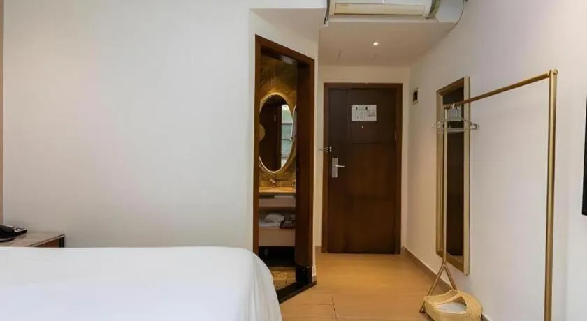 Bed in Leisurely Hotel Shenzhen