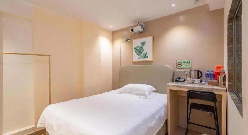 Bed in Leisurely Hotel Shenzhen