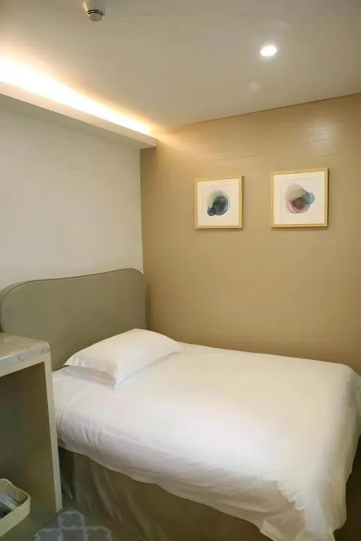 Bed in Leisurely Hotel Shenzhen