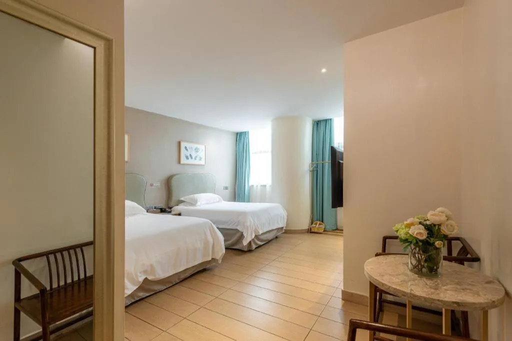 Bed in Leisurely Hotel Shenzhen