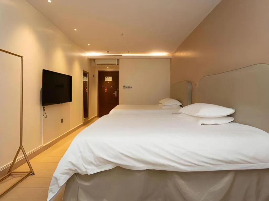 Bed in Leisurely Hotel Shenzhen