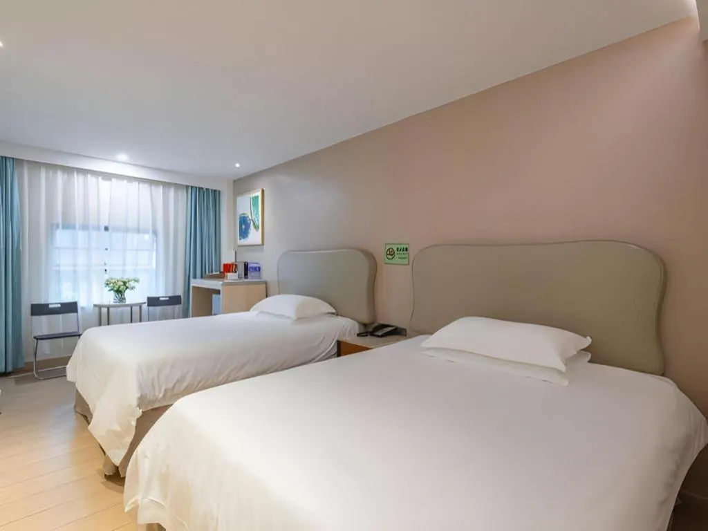 Bed in Leisurely Hotel Shenzhen