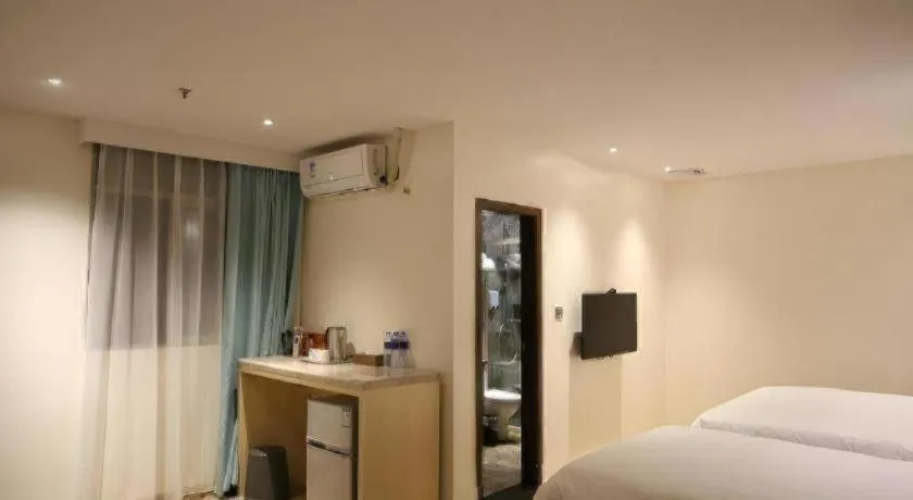 Bed in Leisurely Hotel Shenzhen