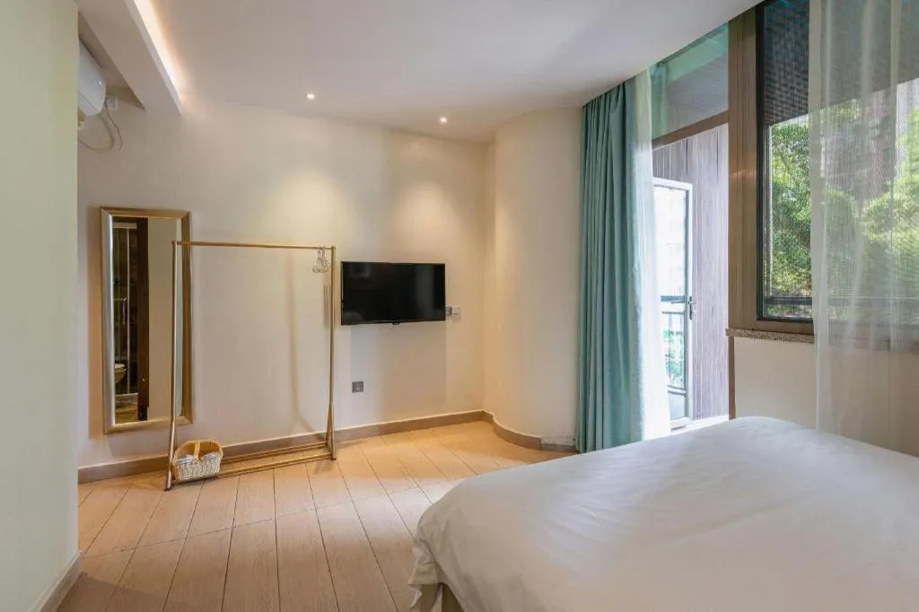 Bed in Leisurely Hotel Shenzhen