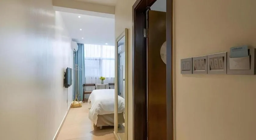 Bed in Leisurely Hotel Shenzhen