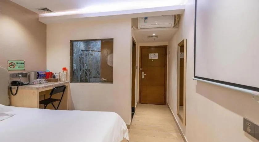 Bed in Leisurely Hotel Shenzhen