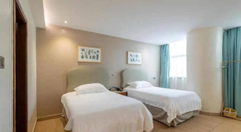 Bed in Leisurely Hotel Shenzhen