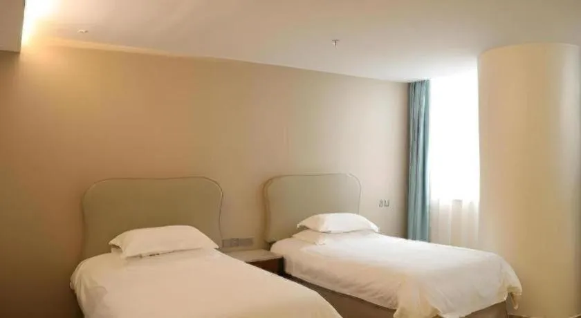 Bed in Leisurely Hotel Shenzhen