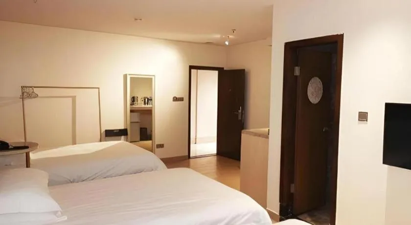 Bed in Leisurely Hotel Shenzhen