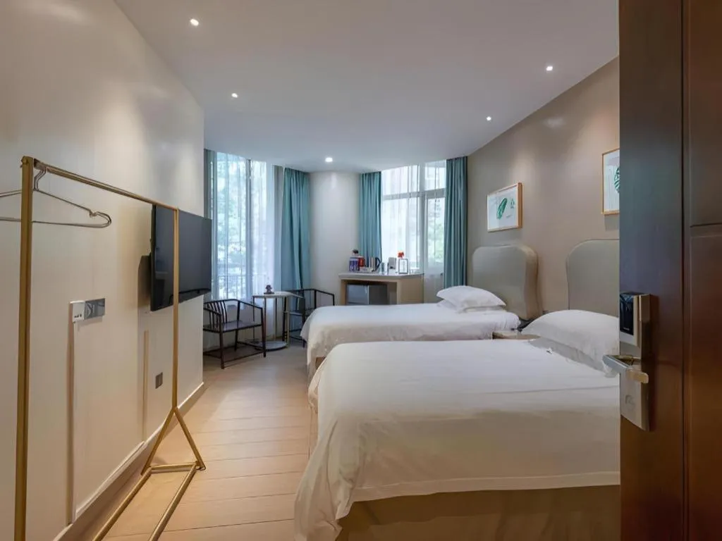 Bed in Leisurely Hotel Shenzhen