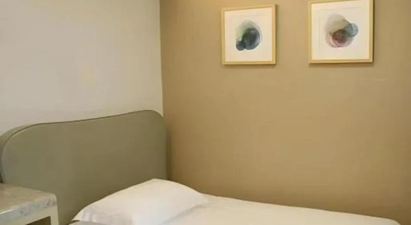 Bed in Leisurely Hotel Shenzhen