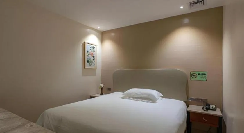 Bed in Leisurely Hotel Shenzhen