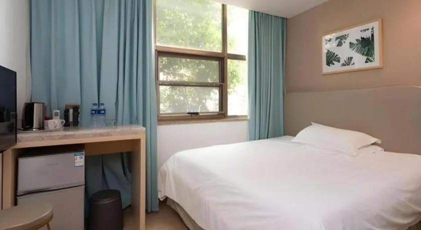 Bed in Leisurely Hotel Shenzhen