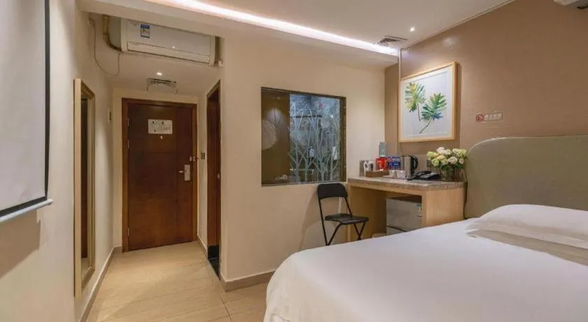 Bed in Leisurely Hotel Shenzhen