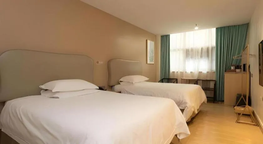 Bed in Leisurely Hotel Shenzhen