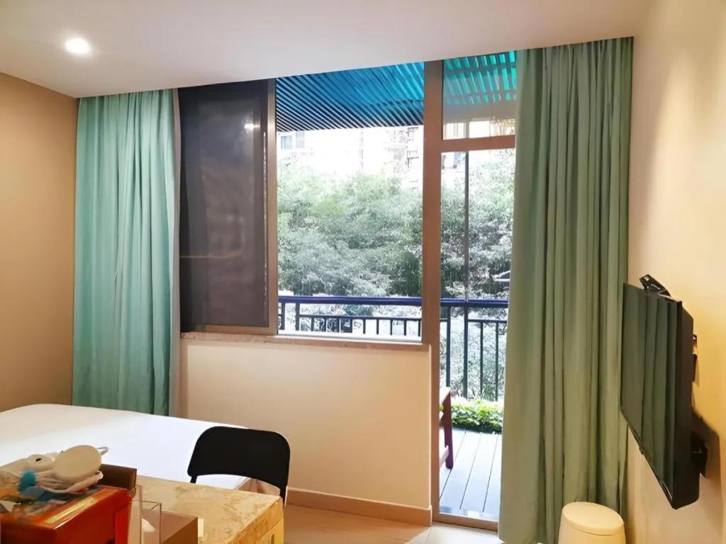 Bed in Leisurely Hotel Shenzhen