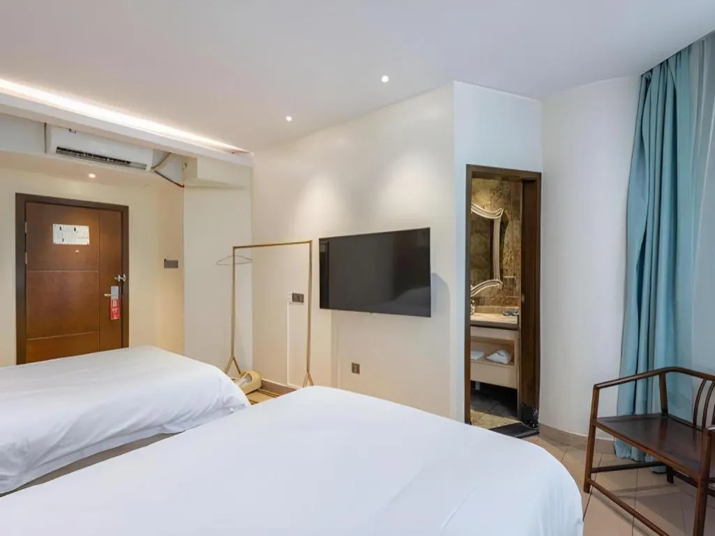 Bed in Leisurely Hotel Shenzhen