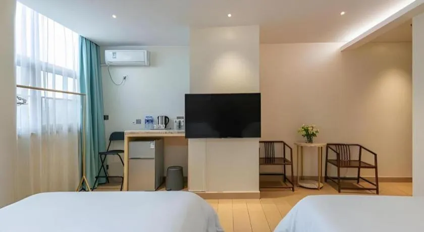 Bed in Leisurely Hotel Shenzhen