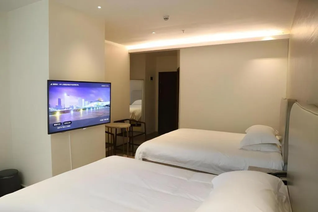 Bed in Leisurely Hotel Shenzhen