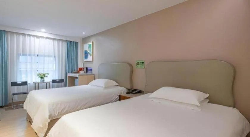 Bed in Leisurely Hotel Shenzhen