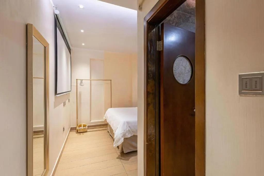 Bed in Leisurely Hotel Shenzhen