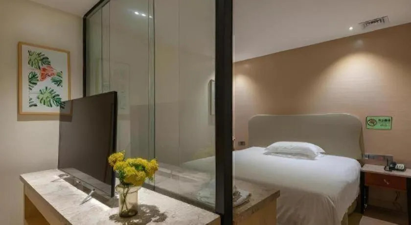 Bed in Leisurely Hotel Shenzhen